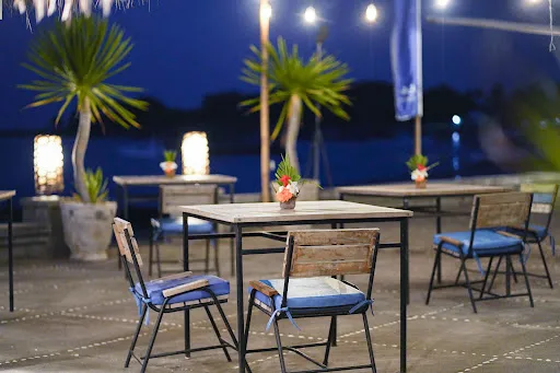 Coral Bay Beachfront Restaurant, Bar and Grill 1