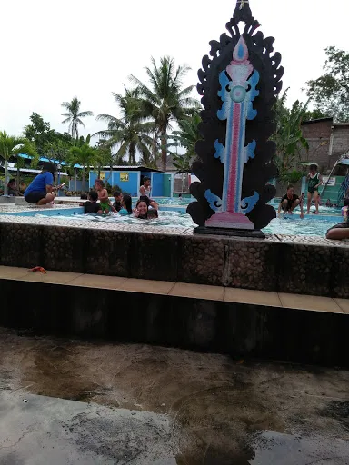 Kolam Renang Taman Gayatri 2
