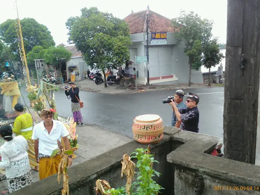 Kolam Renang Taman Gayatri 3