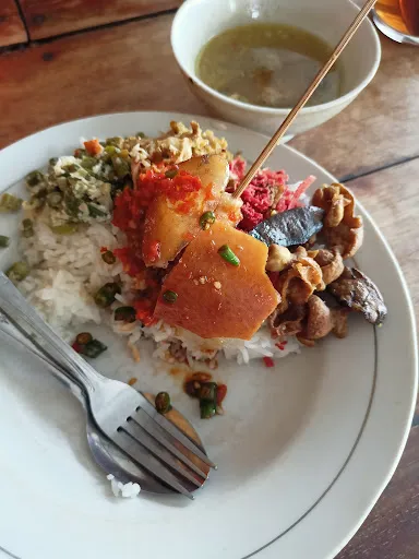 Warung Babi Guling O'ong Singaraja 1
