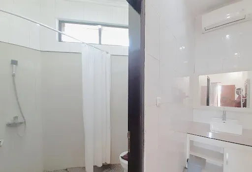 OYO 1051 De Loran Hotel 3