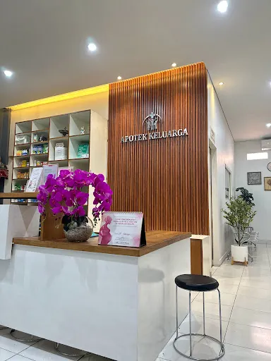 Apotek Keluarga Medical 3
