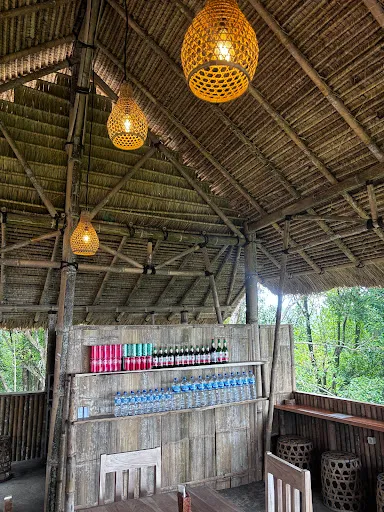 THE MELANTING Food Drink & View 1