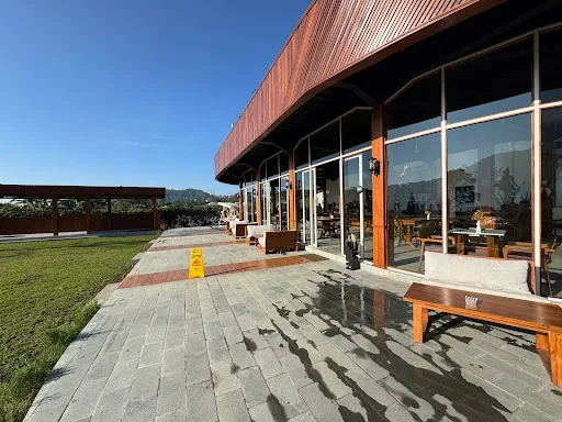 Svargan Lakeside Glamping and Restaurant 4