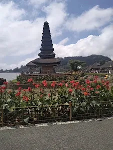 Ulun Danu Temple Boat Tour 4