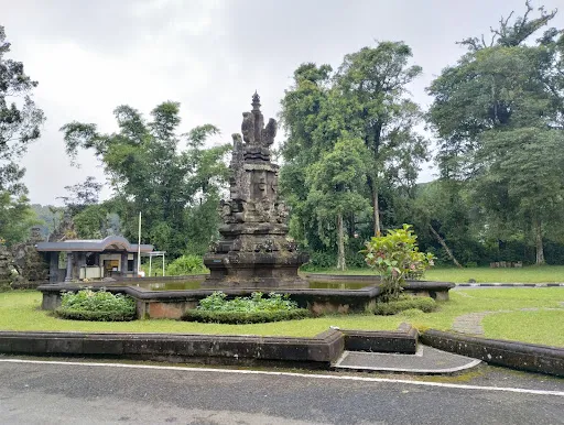 Botanical garden lake view 4