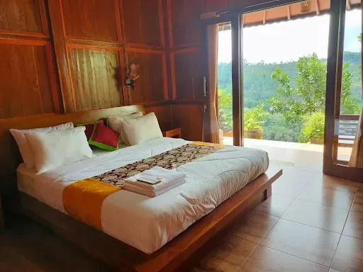 GREEN PONCI PRESENTS SUNRISE VIEW SUITES 4