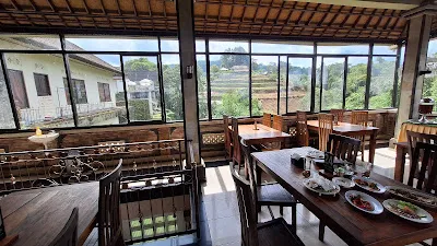 Saras Restaurant 2