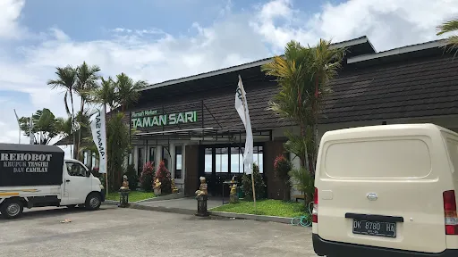 Saras Restaurant 3