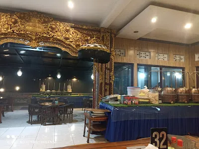 Saras Restaurant 4