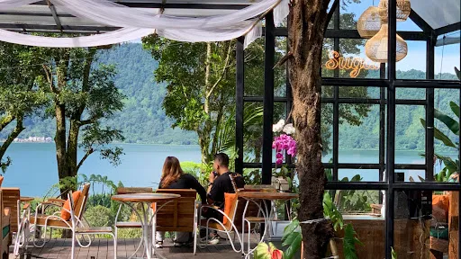 Hot Sugar Cafe at Bedugul Hills 1