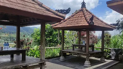 Tepi Buyan (Babi Genyol & Ayam Betutu) 3