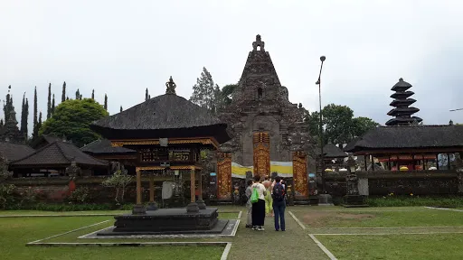 Ulun Danu Buyan Temple 2