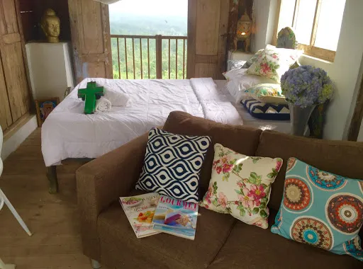 Waterfall Treehouse cabins 1