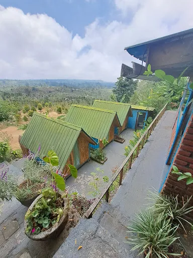 Waterfall Treehouse cabins 3