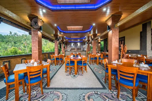 Hanging Restaurant & Bar