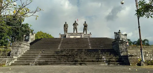 Patung Tri Yudha Sakti 2