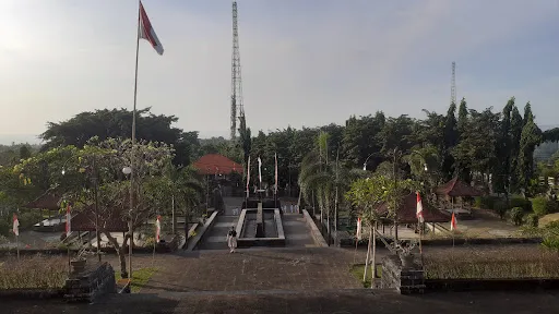 Monumen Perjuangan Tugu Tiga Singaraja 1