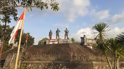 Monumen Perjuangan Tugu Tiga Singaraja 2
