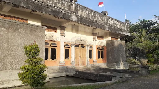 Monumen Perjuangan Tugu Tiga Singaraja 4