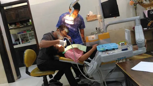 Dentists Hilda S. Juliawan
