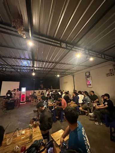 YÁNG HEADQUARTERS 1