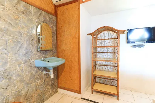 Hotel Tara Bar & Resto Air Sanih 3