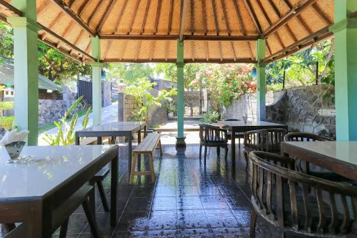 Hotel Tara Bar & Resto Air Sanih 4