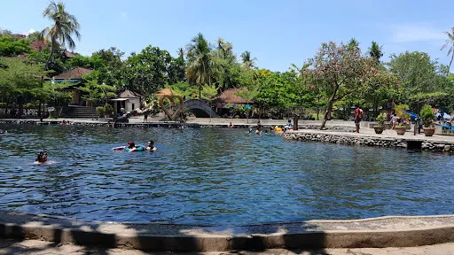 Kolam Renang Air Sanih 1