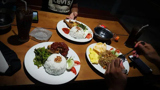 Rumah Makan Ajaaa 1