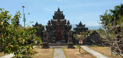 Pura Desa (Desa Sangsit) 1