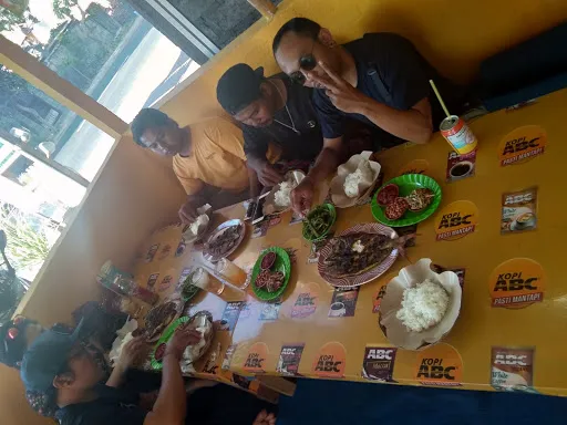 Warung Putri Lesehan Ikan Bakar 1