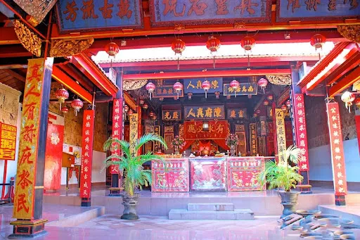 Klenteng Ling Gwan Kiong 2