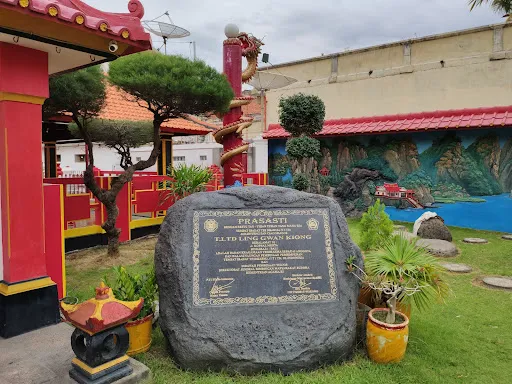 Klenteng Ling Gwan Kiong 3