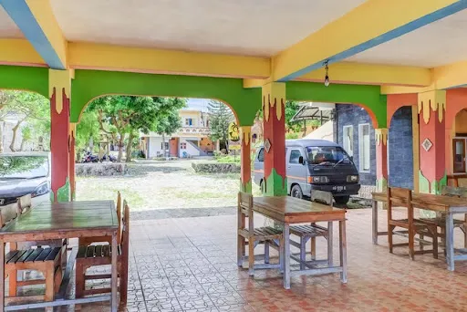 OYO 91042 Hawaina Hotel 3