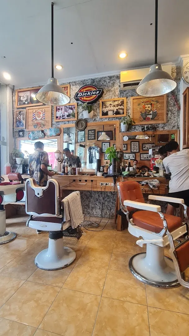 Fabulous Barbershop & Tattoo Studio 2