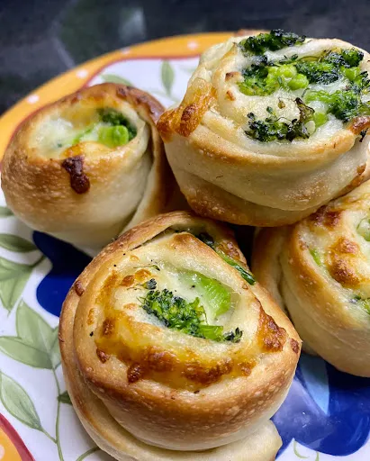 Warung Tomat Pizza and Pasta 2