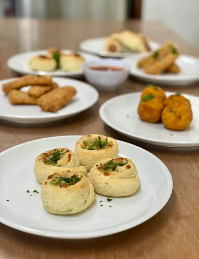 Warung Tomat Pizza and Pasta 4