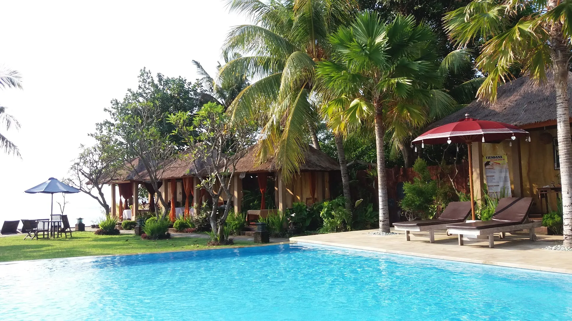 Tjendana Lovina Beach & Resort 3