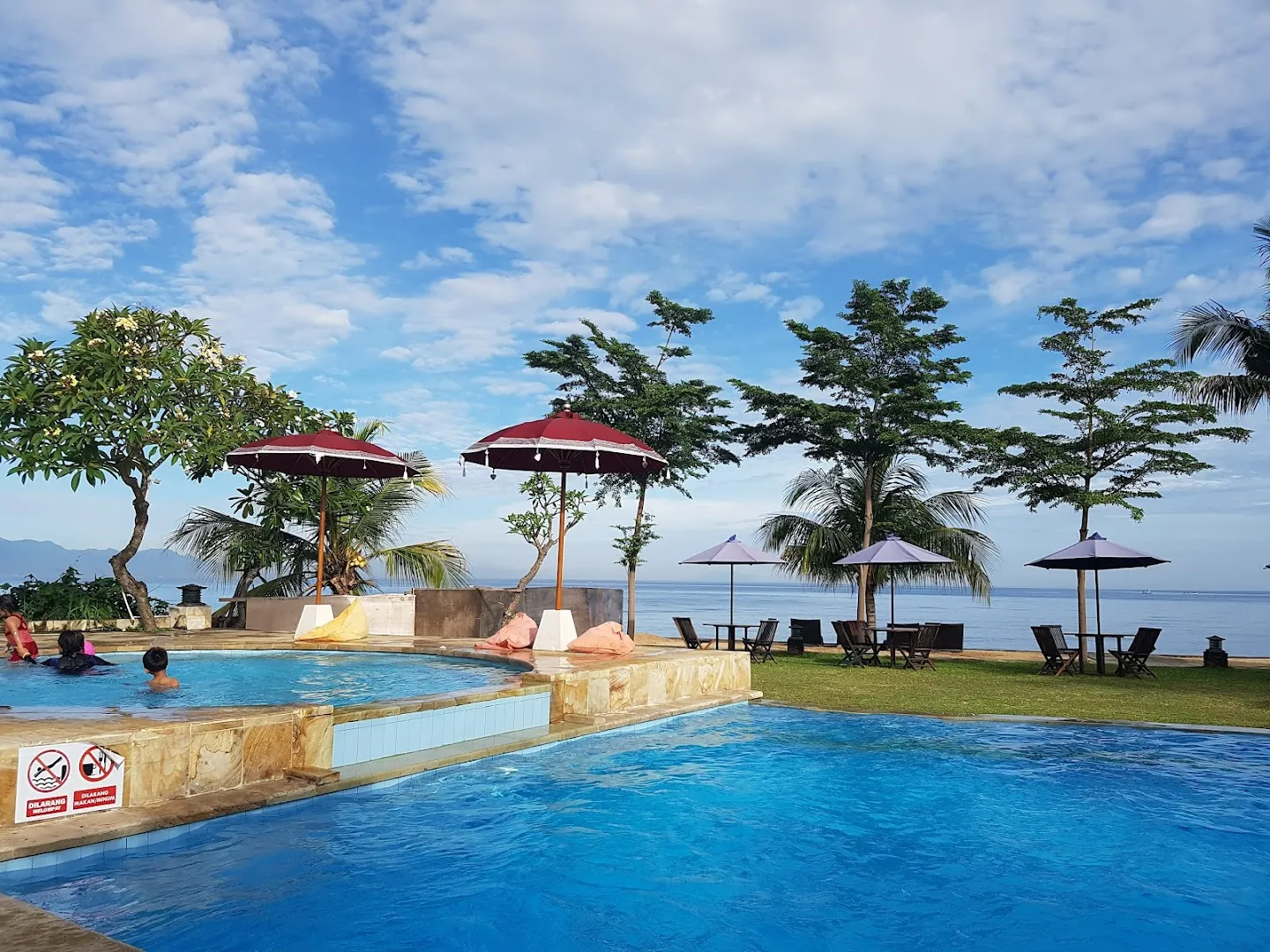 Tjendana Lovina Beach & Resort 4
