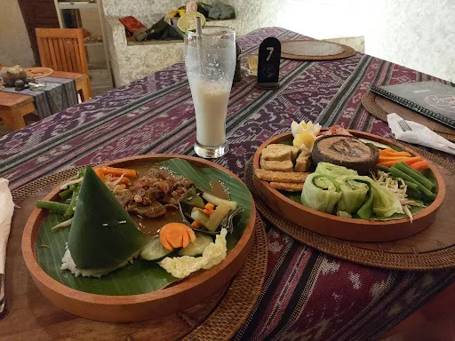 Warung Jepun (Bar and Resto) 4