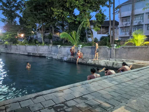 Kolam renang alami Mumbul Anturan 1