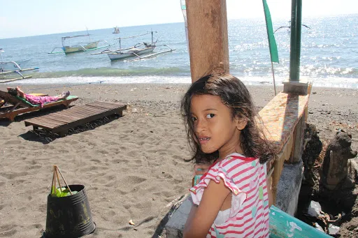 Pantai Pasir Putih Lovina 4