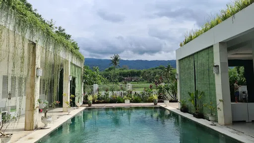 Villa putih lovina 2