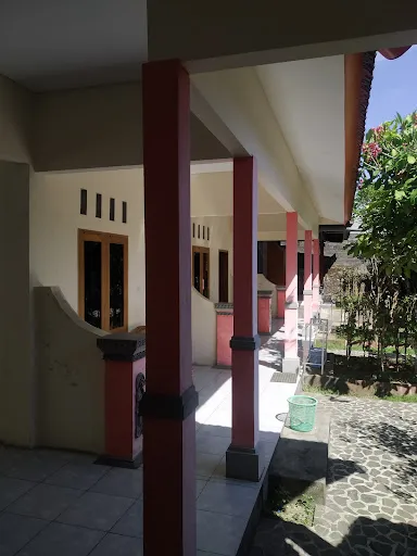 Penginapan Adi 4