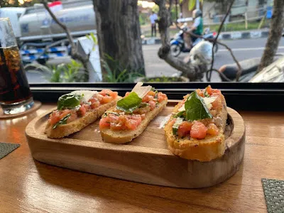 Rah Nah Tapas Bar & Restaurant, Lovina 4