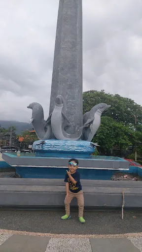 Lovina Dolphin Statue 1