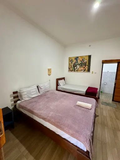 Tunjung guest house lovina beach 1