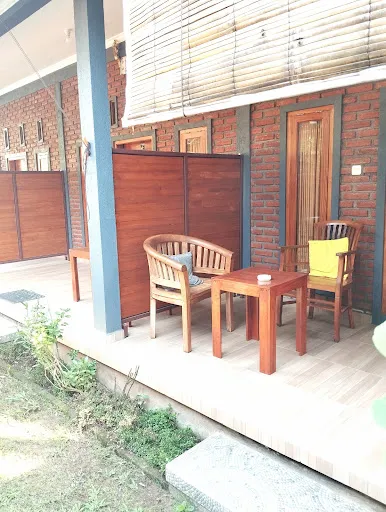 Tunjung guest house lovina beach 3
