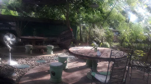 Orlando's Mama Pizza Garden 1